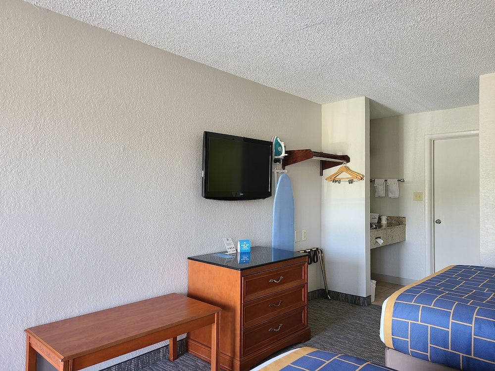 Quality Inn & Suites Orlando East - UCF Arena 23/43