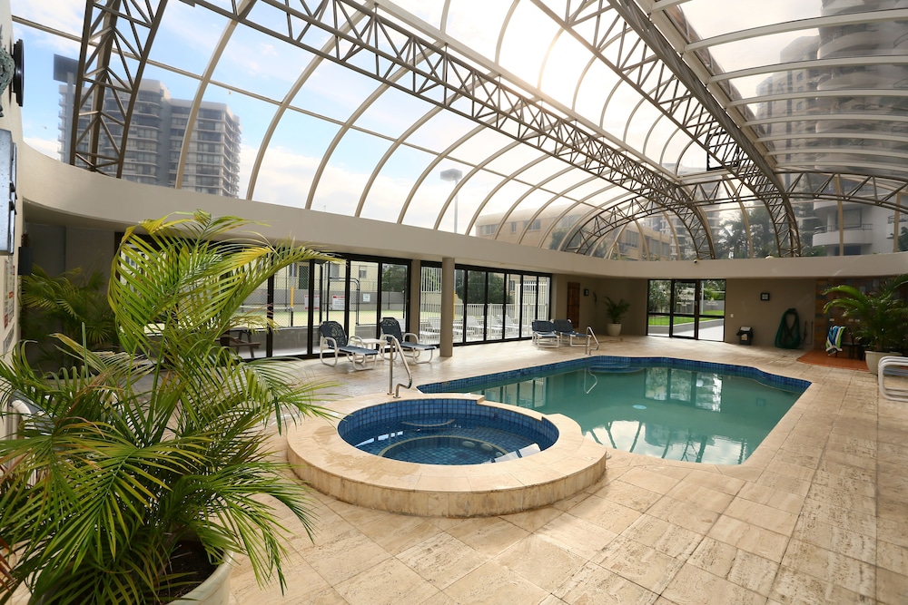 The Regent Holiday Apartments 46/52