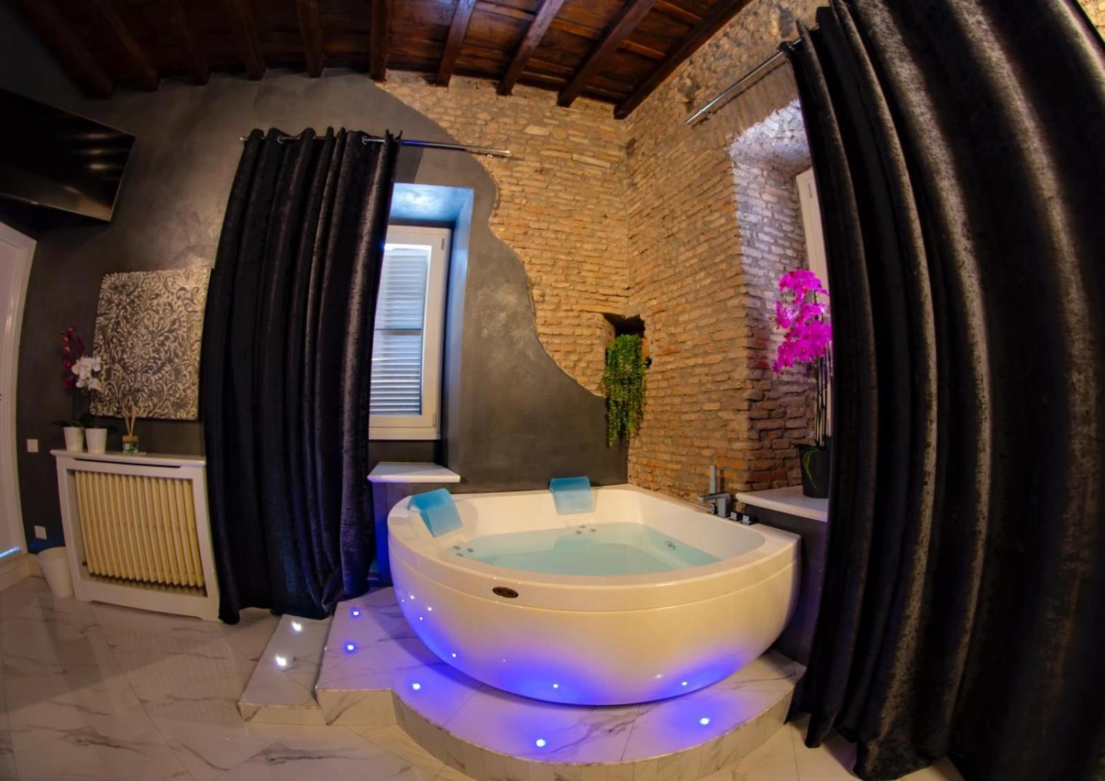Rhome Luxury Suite 23/25