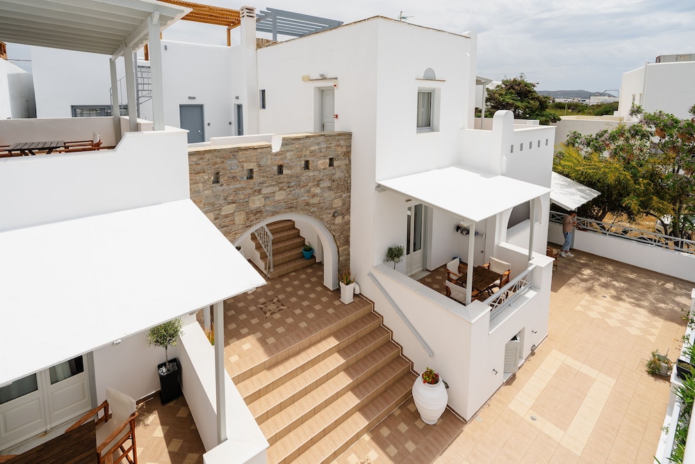 Erato Inn 2/50