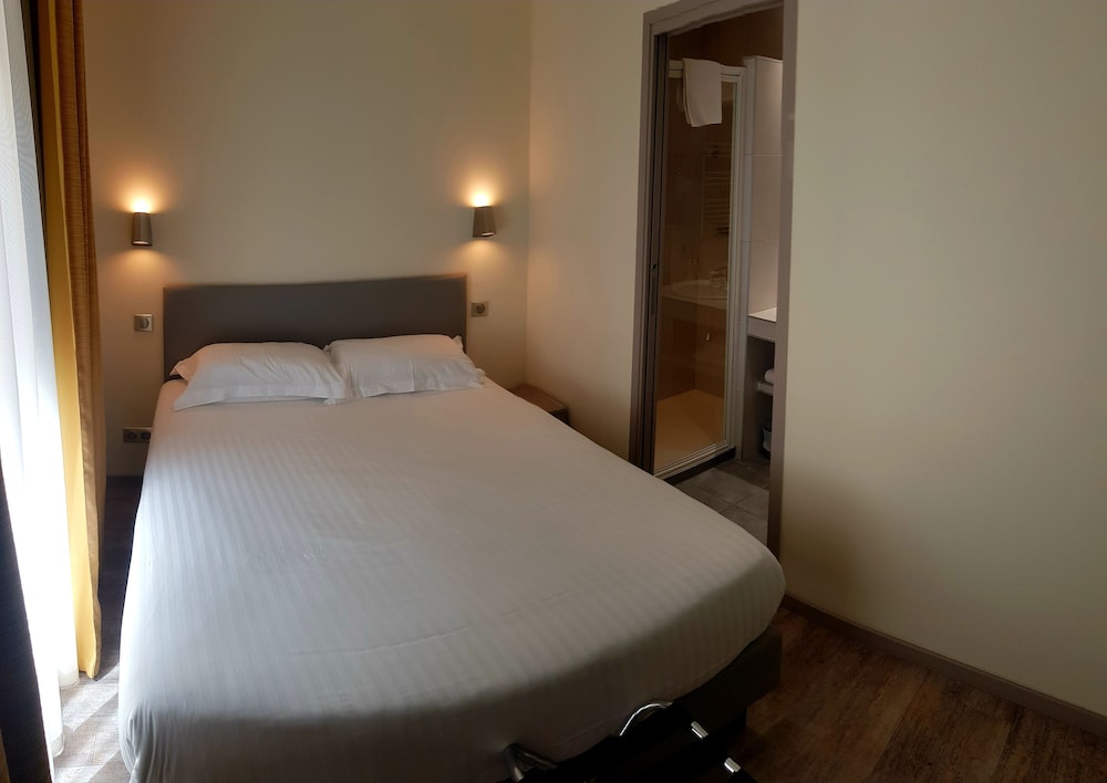 HOTEL DE LA COURONNE 33/70