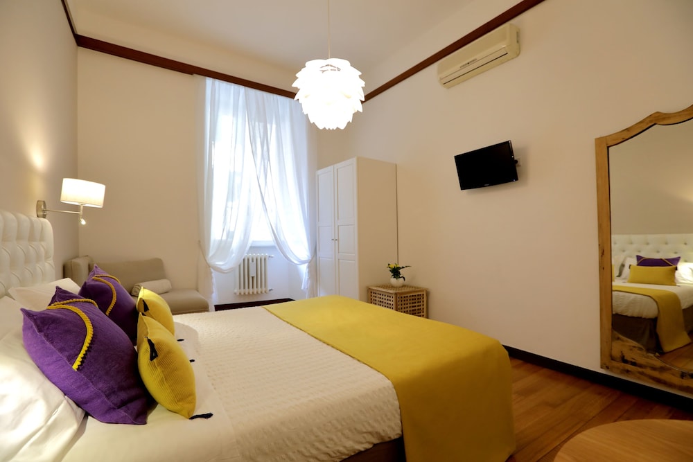SUPERIOR, QUEEN BED
