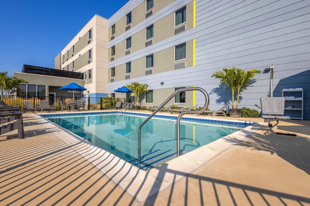 Microtel Inn and Suites by Wyndham Rehoboth Beach 53/62