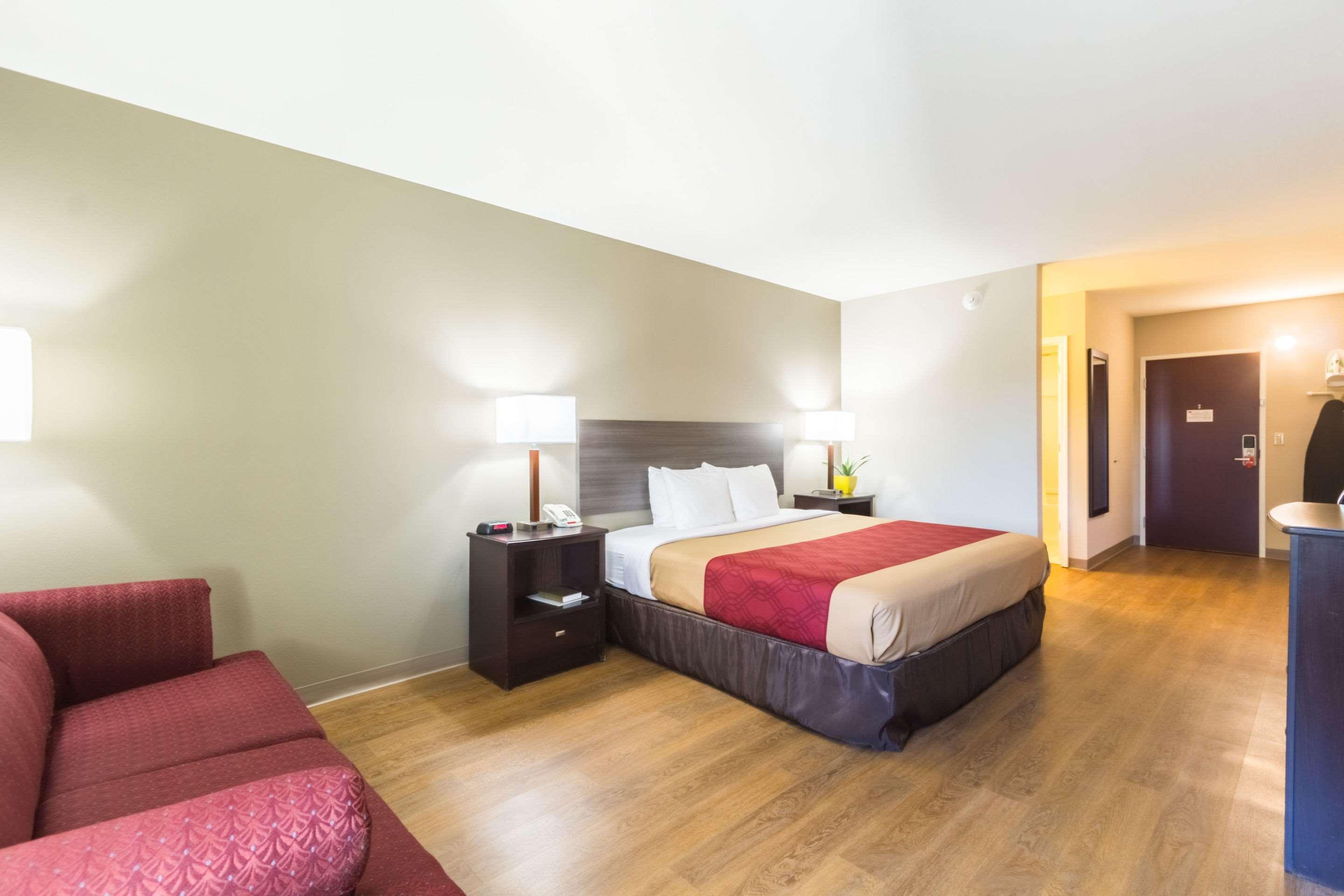 ROOM, KING BED