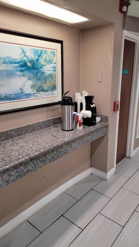 Regency Inn & Suites Houston East I 10 13/52