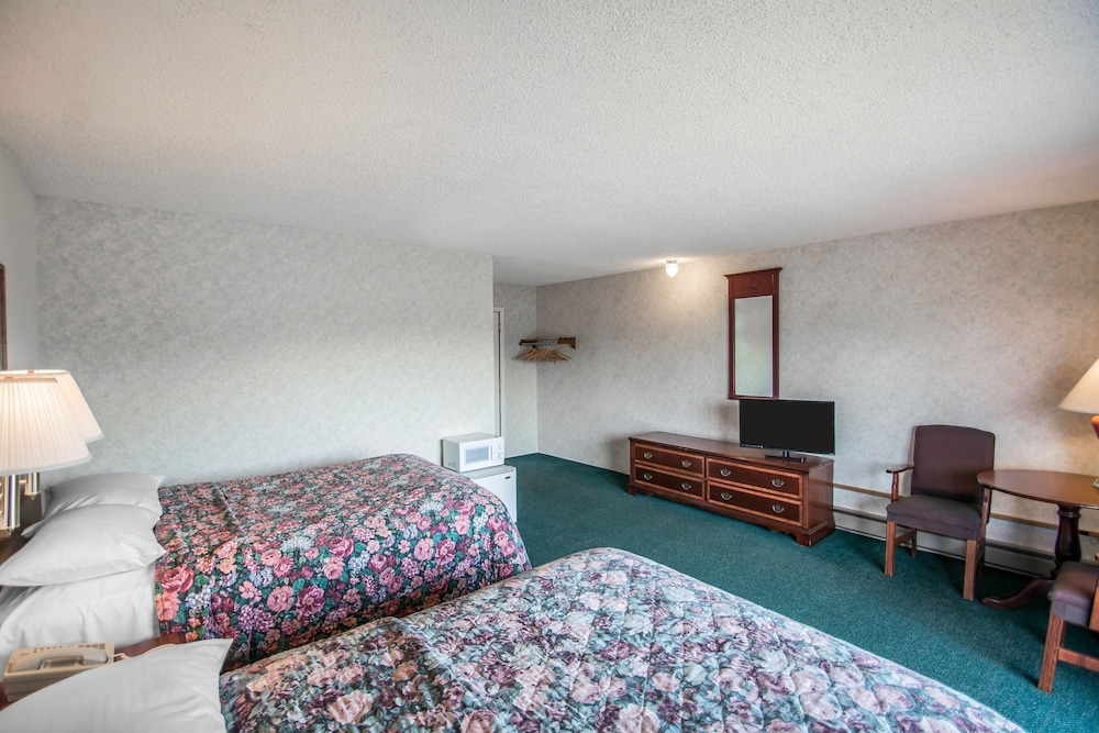 Econo Lodge Hornell 10/41