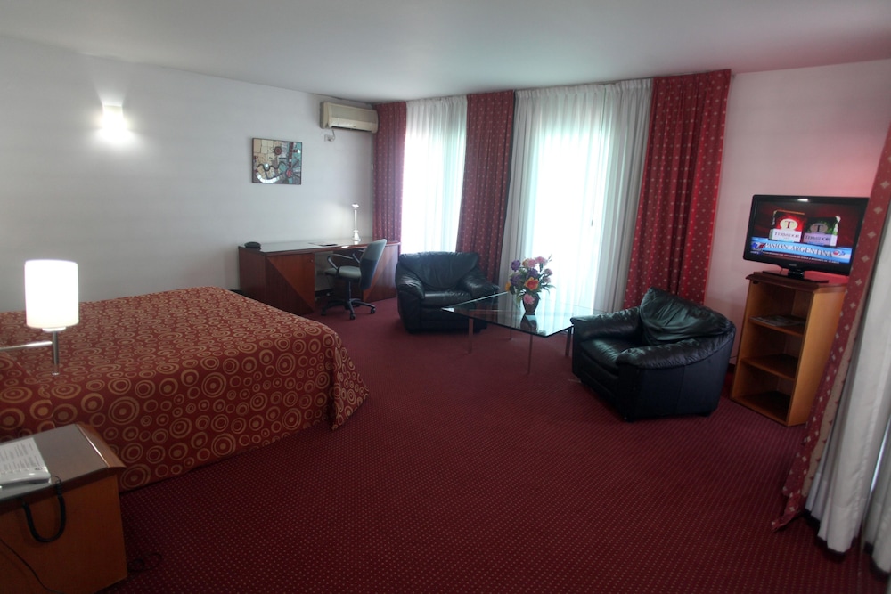 Cristal Palace Hotel 24/36