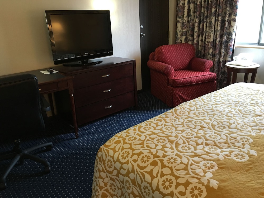 Days Inn By Wyndham Berlin Meriden 9/27