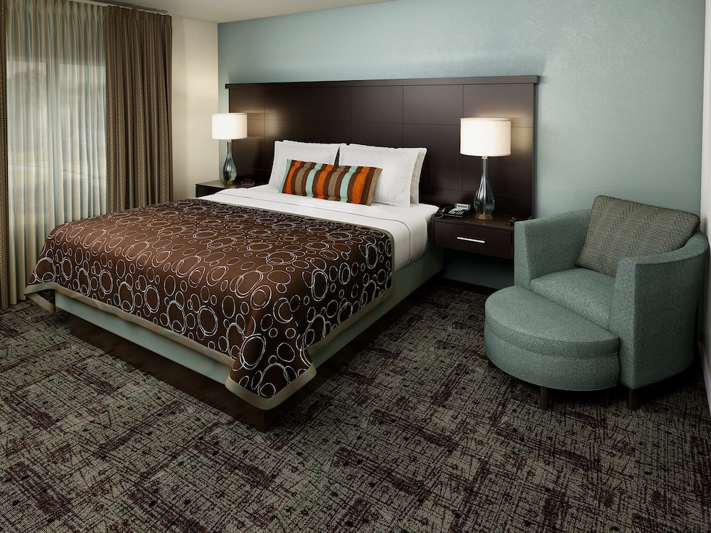 1 Bedroom, Suite, King Bed, Kitchen
