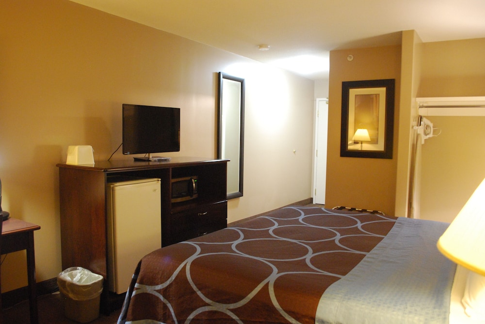 Super 8 by Wyndham Edmonton South 7/45