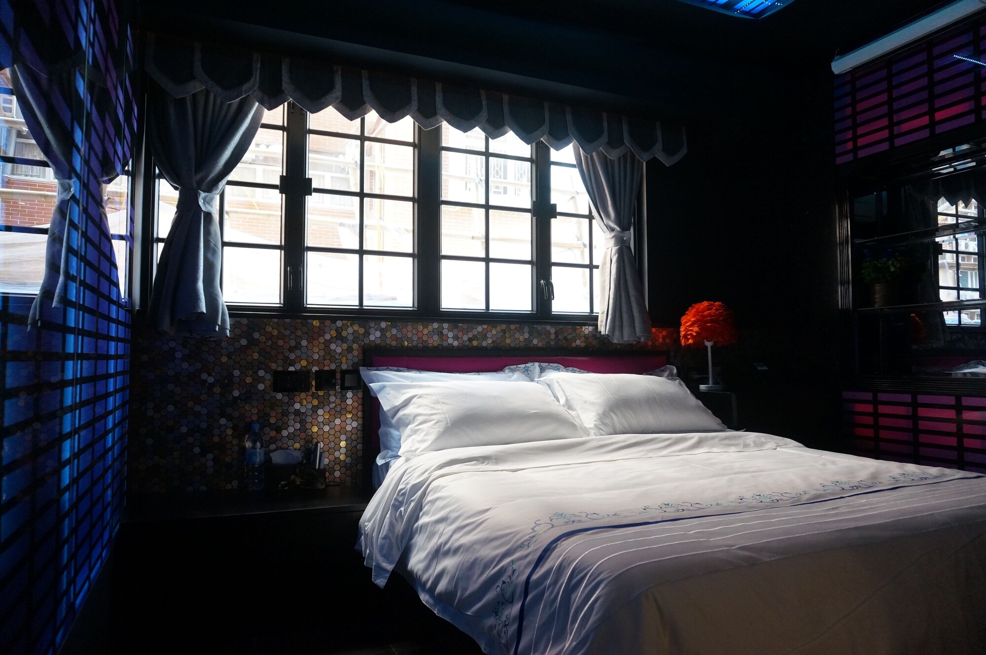 DESIGN, DOUBLE BED, CITY VIEW