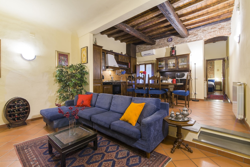 Florence Ariento Romantic Apartment 15/32