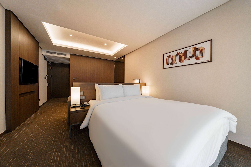Studio, Queen Bed