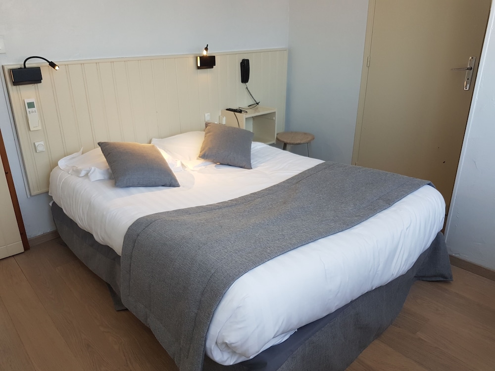 Hip, Single, Double Bed, Side Ocean View