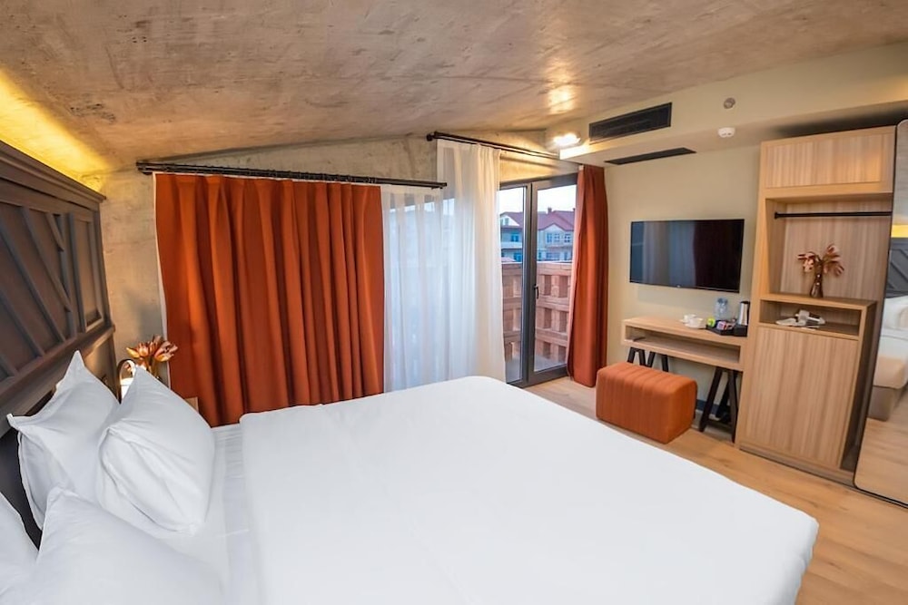 ECONOMY, DOUBLE BED, CITY VIEW