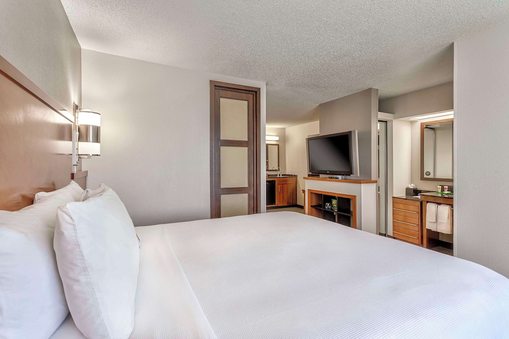 Hyatt Place Kansas City/Overland Park/Convention Center 13/50