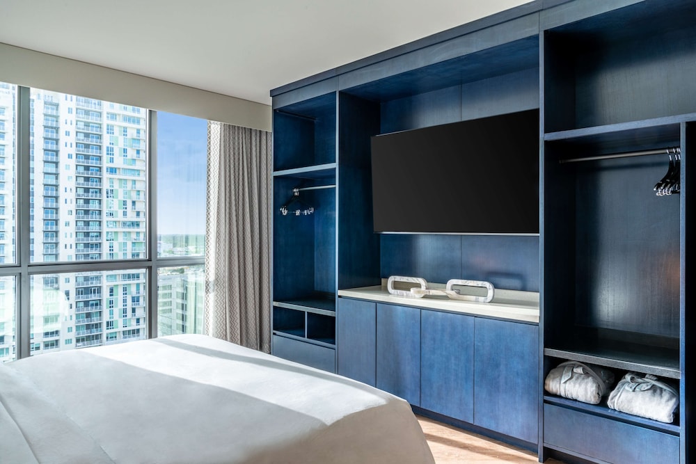 Hyatt Centric Las Olas Fort Lauderdale 33/63