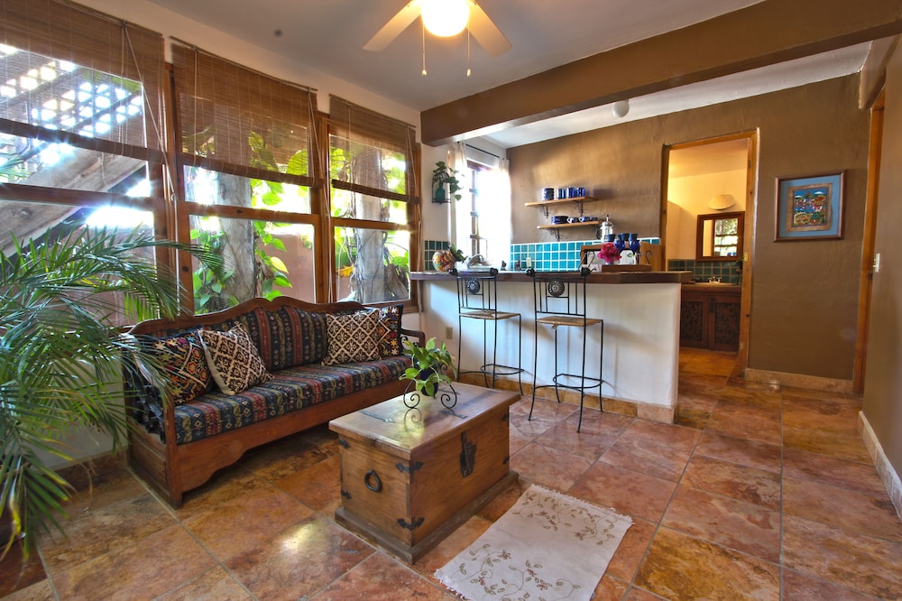 The Bungalows Hotel 6/50