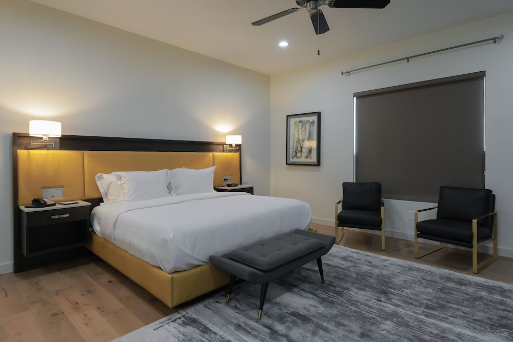 Clarion Inn Suites 16/61
