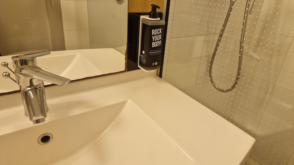 Ibis Lisboa Jose Malhoa 76/78