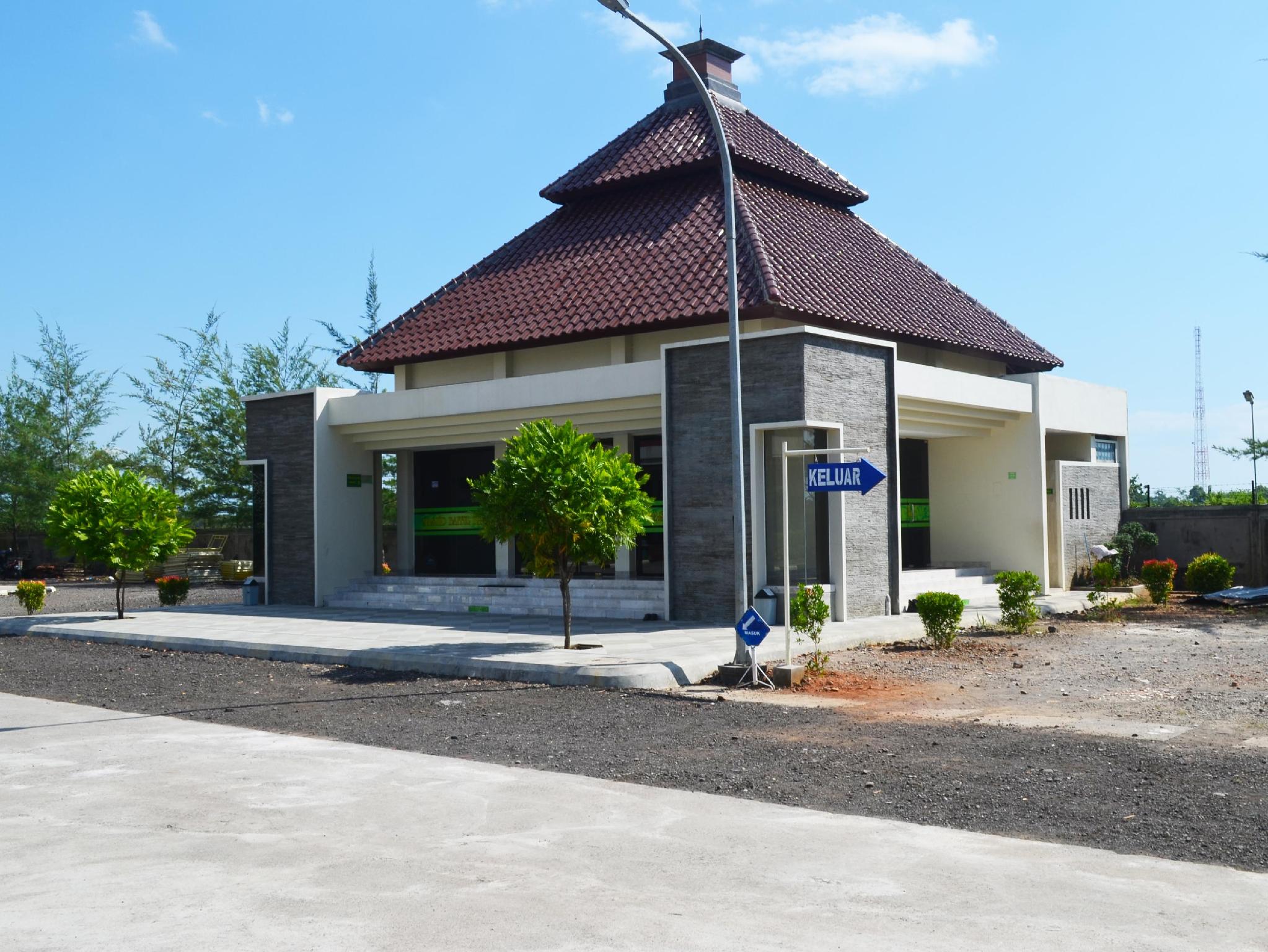 Regina Hotel Pemalang 28/32