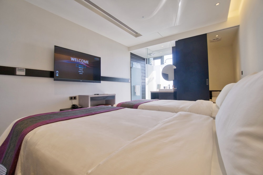 Royal Roi Hotel 11/50