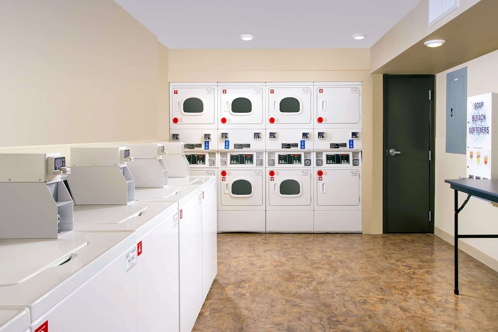 WoodSpring Suites Allentown 17/20