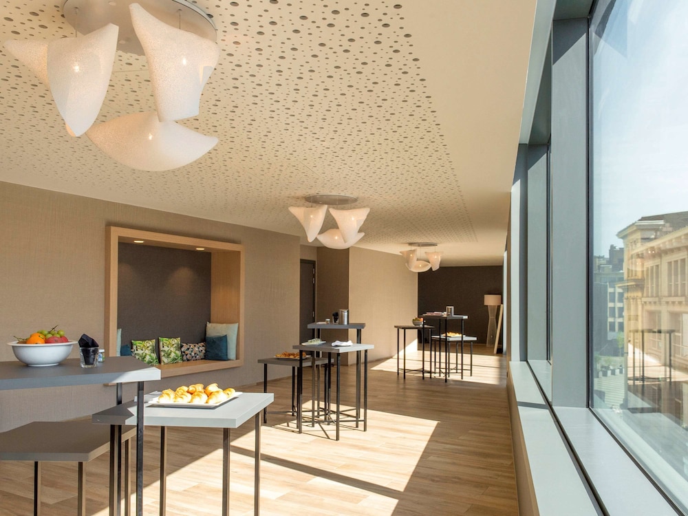 NOVOTEL CHARLEROI CENTRE 56/77