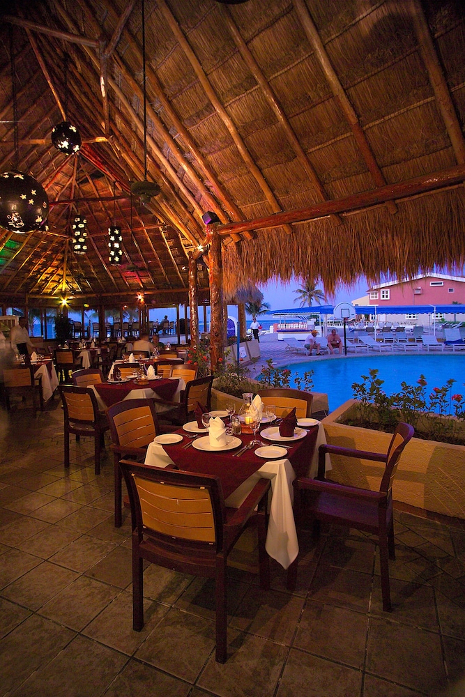Aquamarina Beach Hotel Cancun 39/63