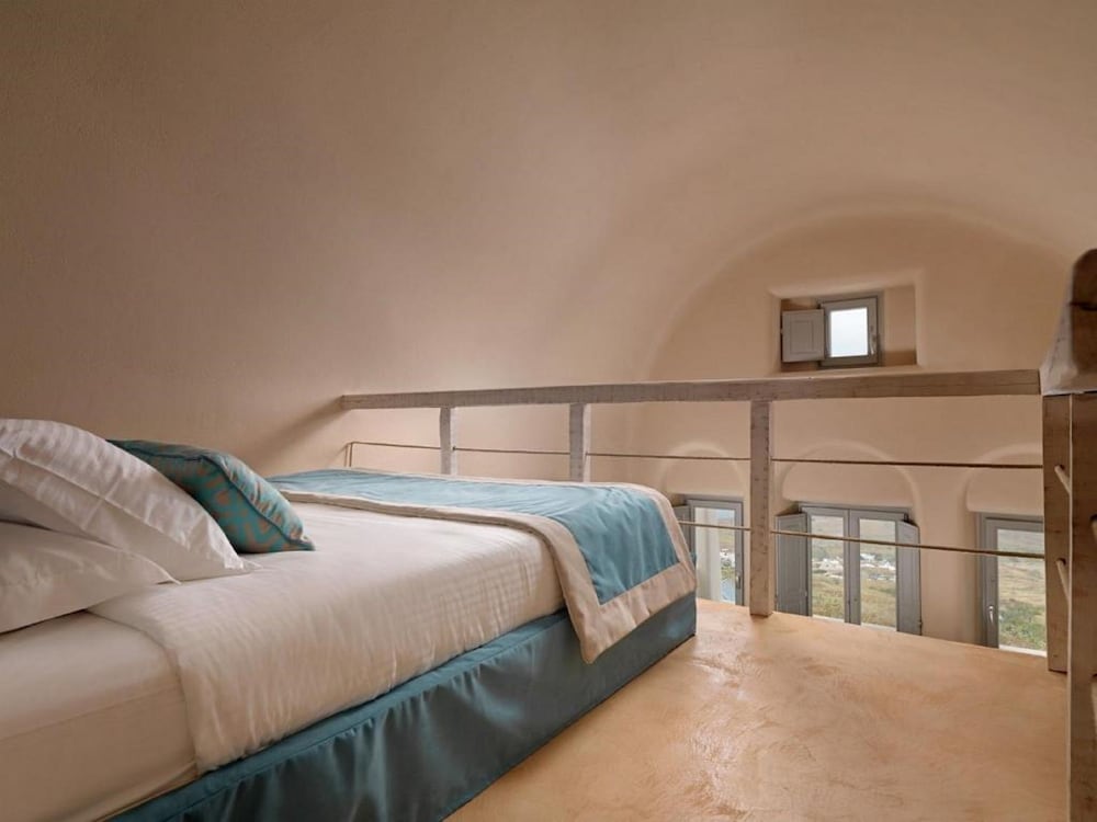 Dome Santorini Resort 8/46