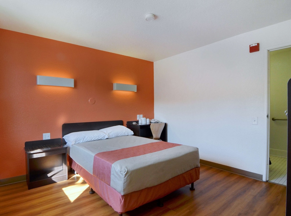 Motel6 Palm Desert, CA - Palm Springs Area 23/37