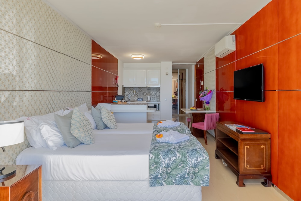 Monicca Collection Suites and Residences 40/74