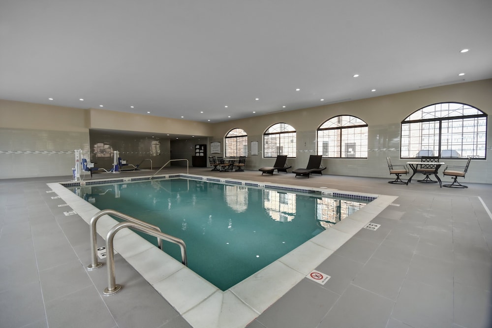 Staybridge Suites Holland 1/64