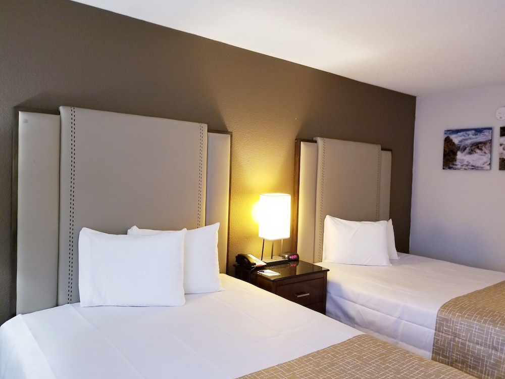 Travelodge By Wyndham Fort Wayne North 10/38