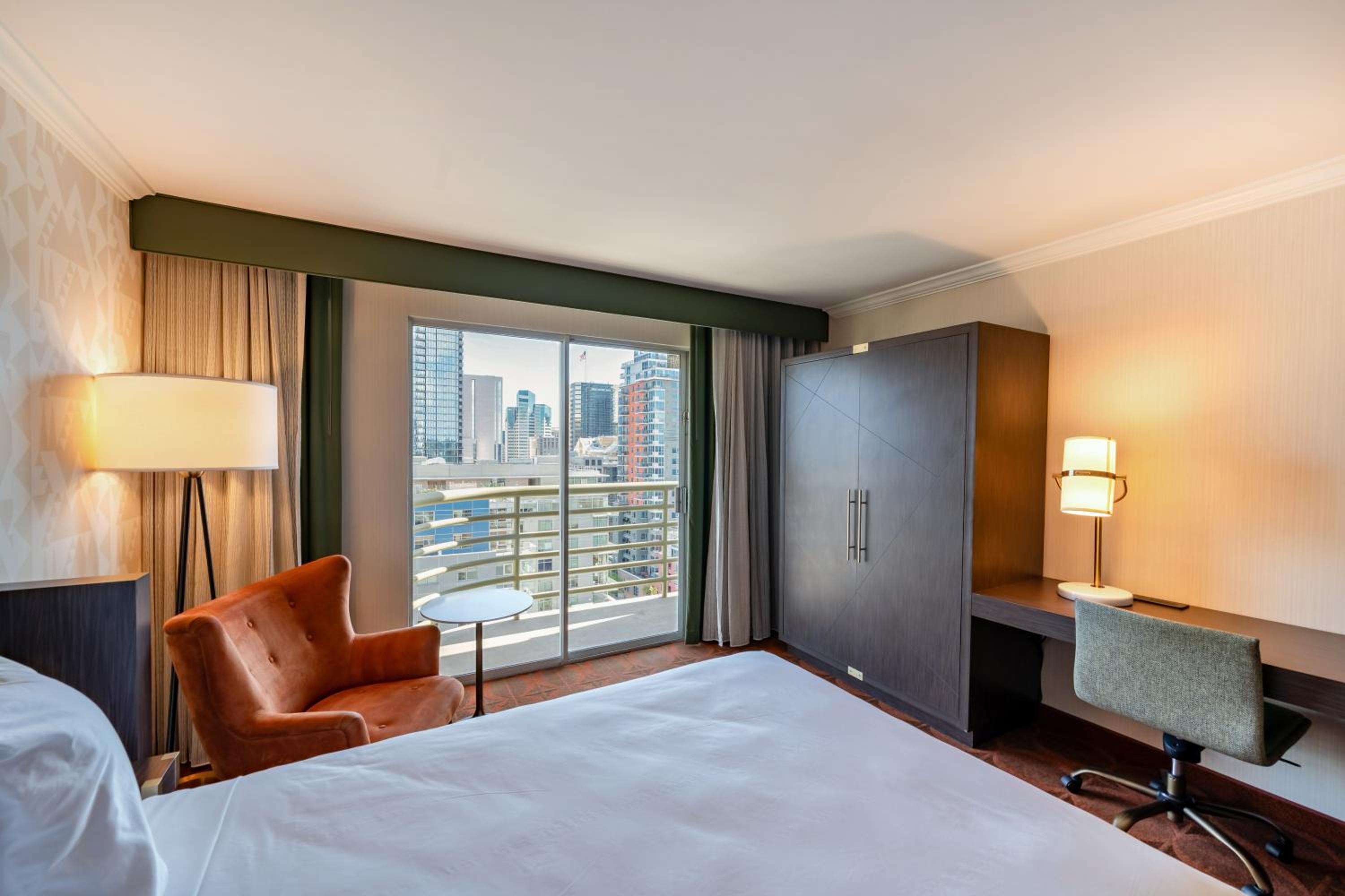 Room, King Bed, Resident View