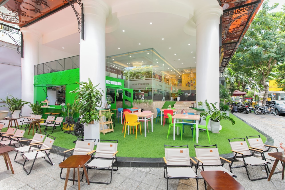 Ritzy Boutique Hotel Da Nang 61/77
