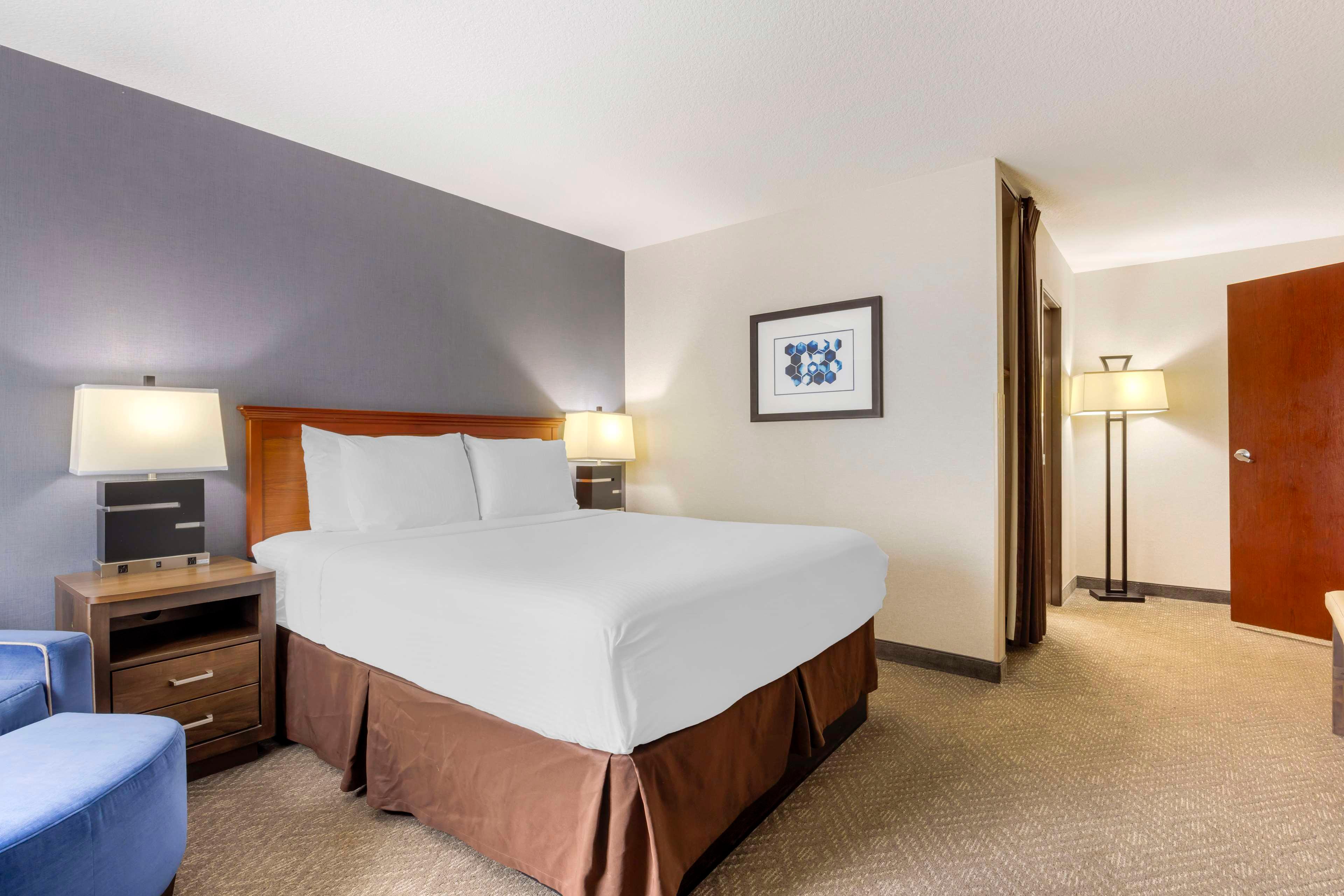2 Bedrooms, Suite