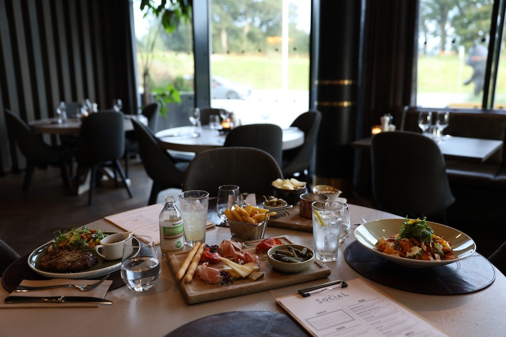 restaurant cafeteria
