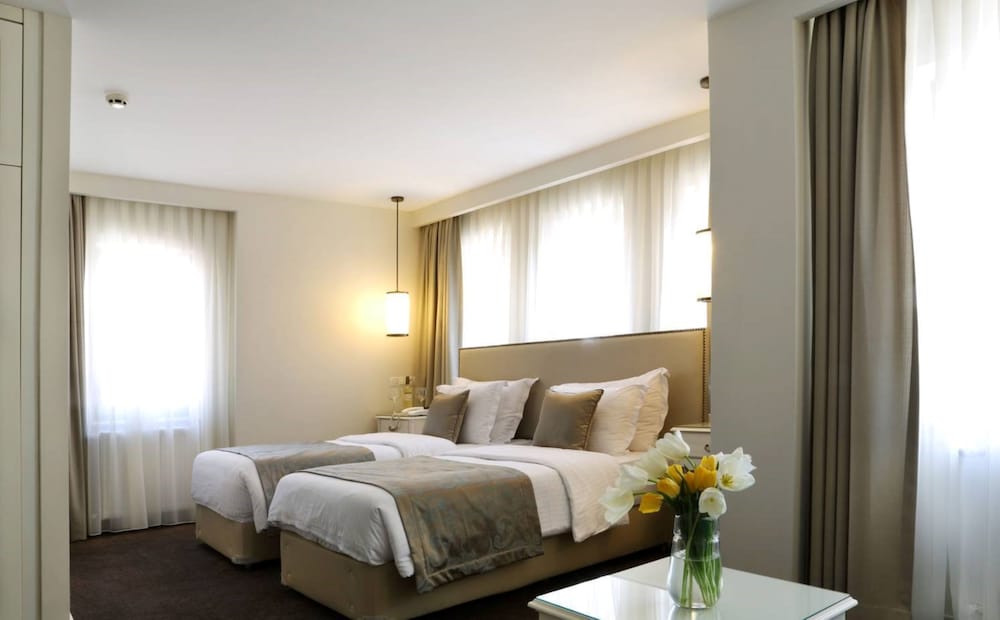 Taximtown Hotel 38/65