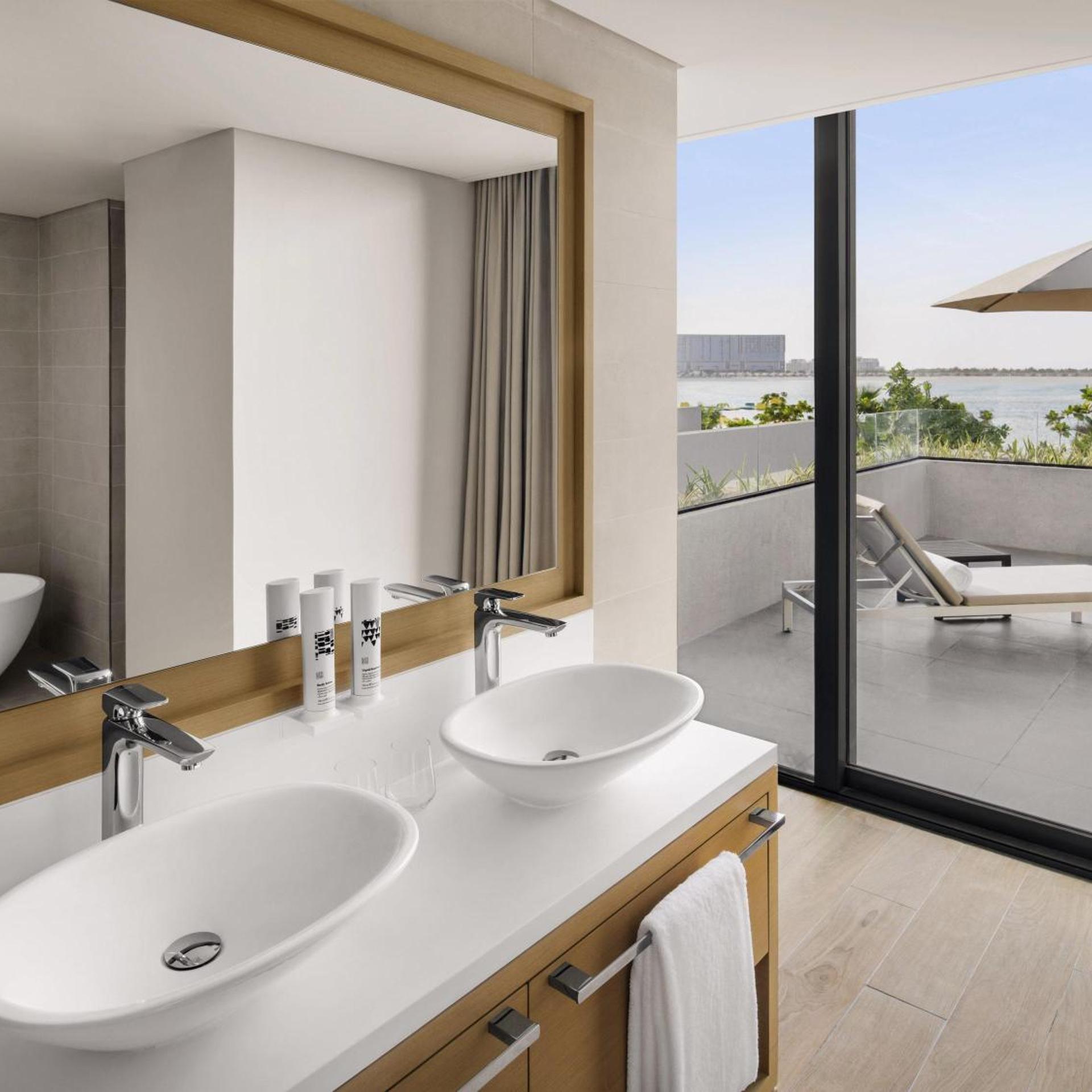 Junior Suite, Single, Beach Front, Terrace، Movenpick Resort Al Marjan Island 7/7