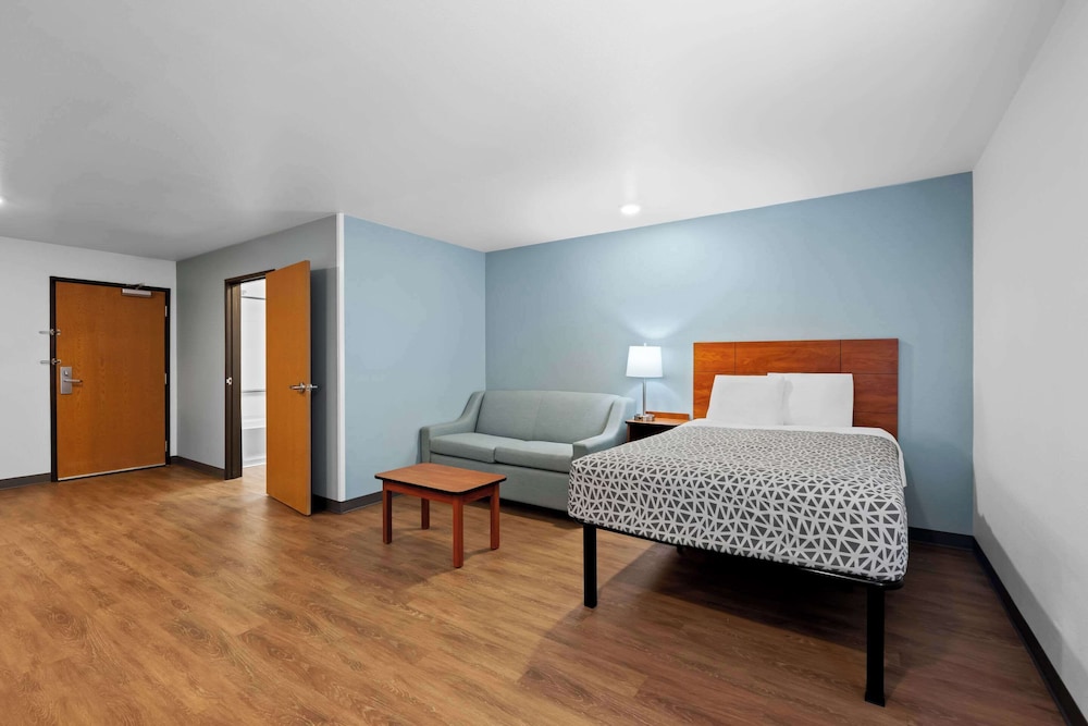 WoodSpring Suites Hobbs 14/36