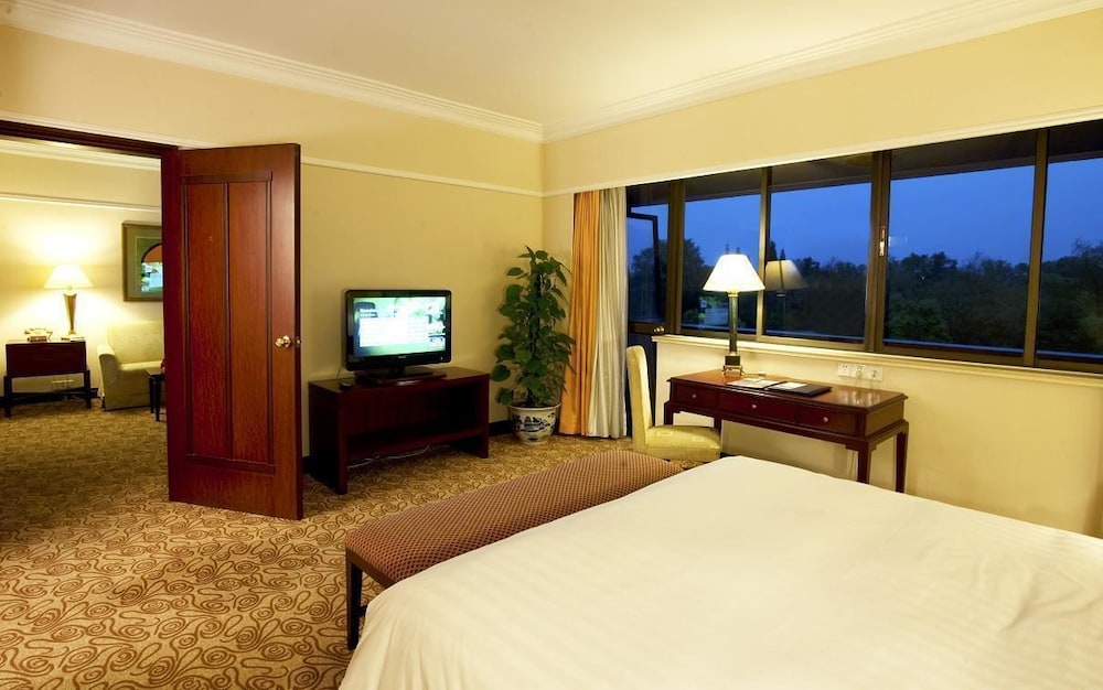 Cypress Hotel 9/45