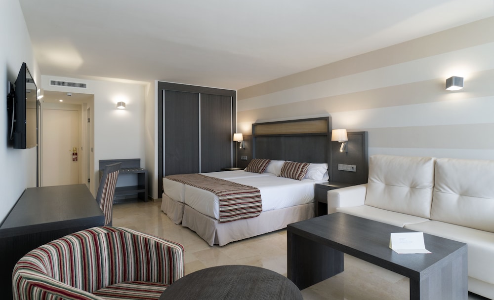 JUNIOR SUITE, POOL VIEW