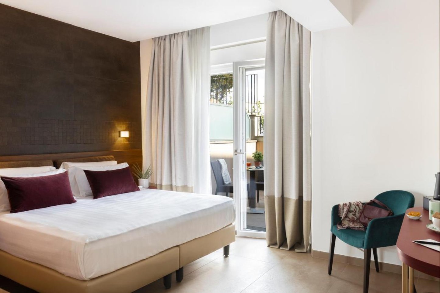 Adoro Hotel 22/72