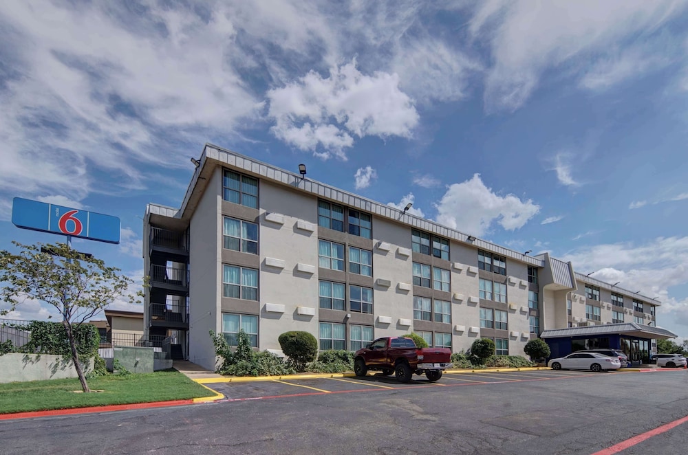 Motel6 Fort Worth, TX - Downtown East 42/52
