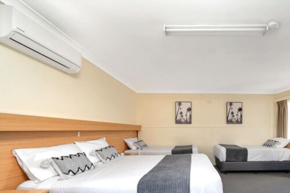 MOTEL 617 35/66