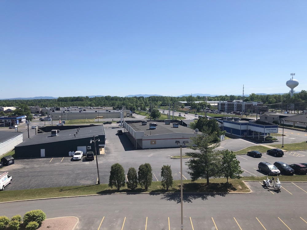 La Quinta Inn And Suites By Wyndham Plattsburgh in PLATTSBURGH - NY