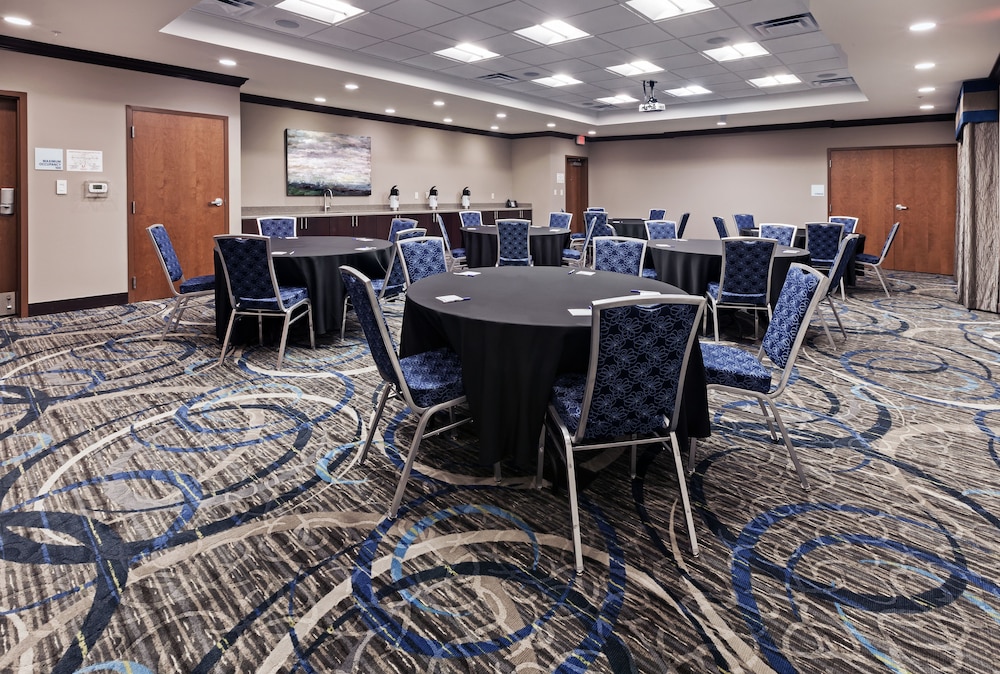 Holiday Inn Express And Suites Glenpool Tulsa South 49/52