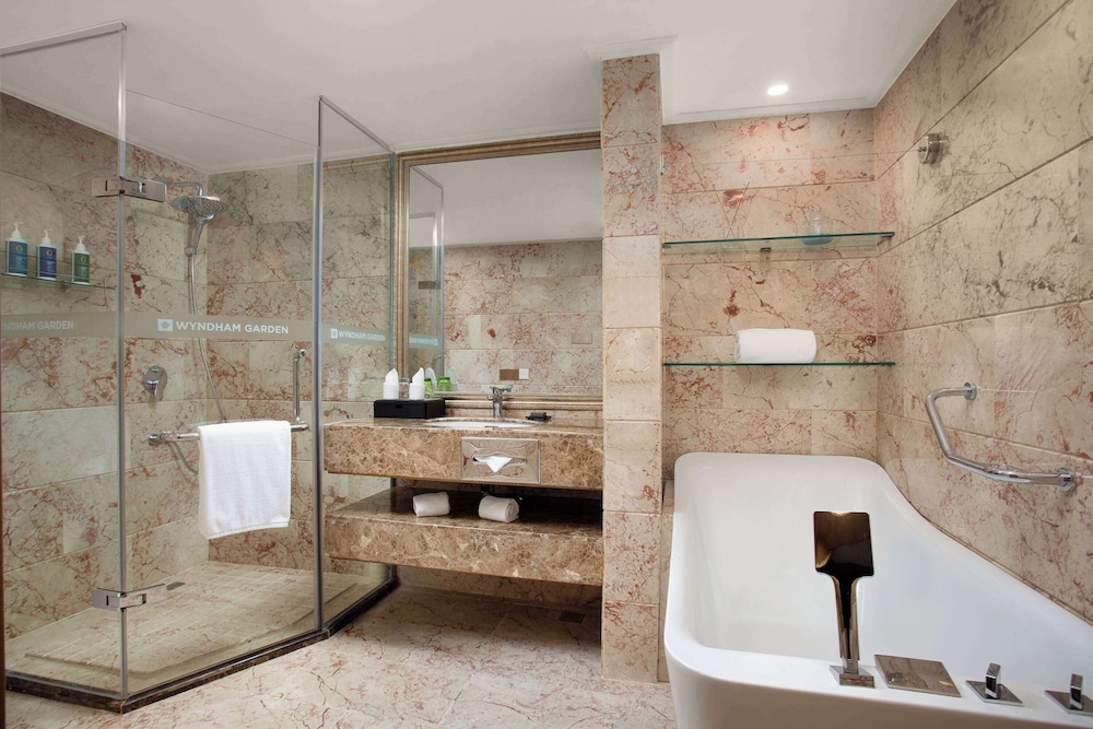 PARENT CHILD SUITE, DELUXE, KING BED