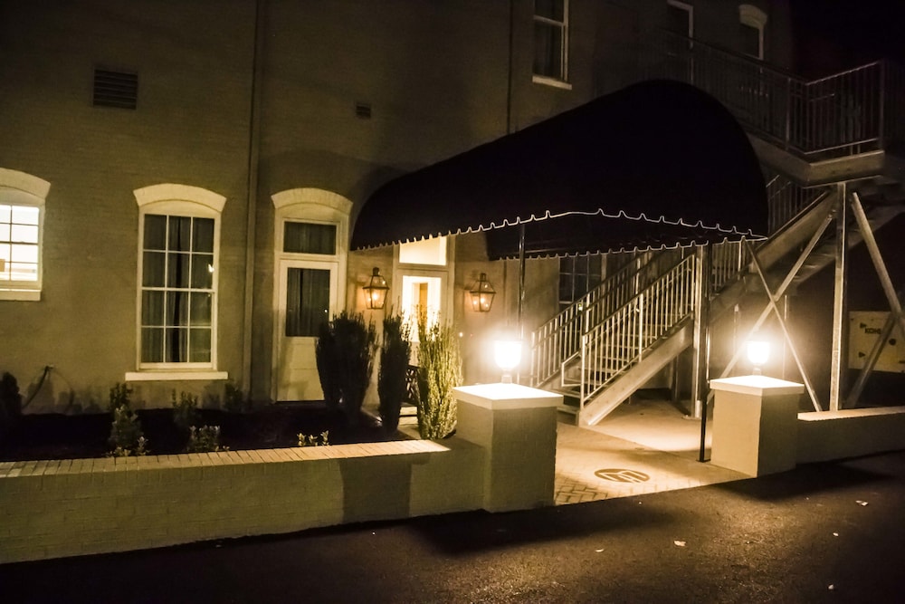 The Meadows Hotel 39/42